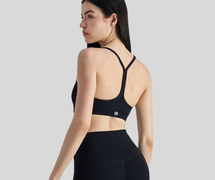 This sleek, sports bra features a minimalist scoop neckline and slim racerback straps for unrestricted movement. Made with breathable, stretch fabric for a barely-there feel and light to medium support.
Fitness Suitability:
Ideal for yoga, Pilates, barre, light gym sessions, or layering under activewear for all-day comfort.