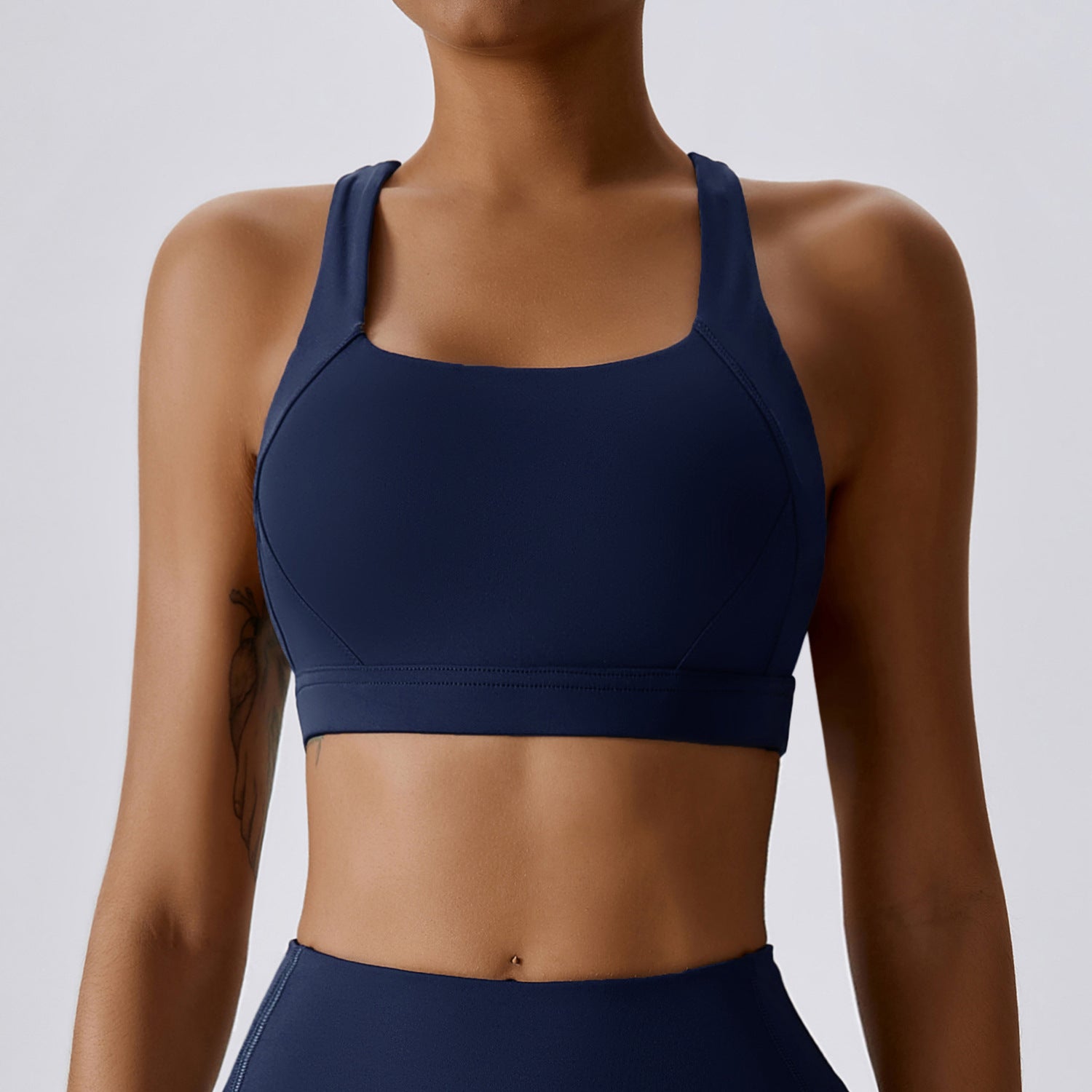 supportive cross-back sports bra with removable padding. Made from 78% polyamide and 22% elastane for comfort, flexibility, and breathability. Perfect for gym, yoga, or daily activewear.