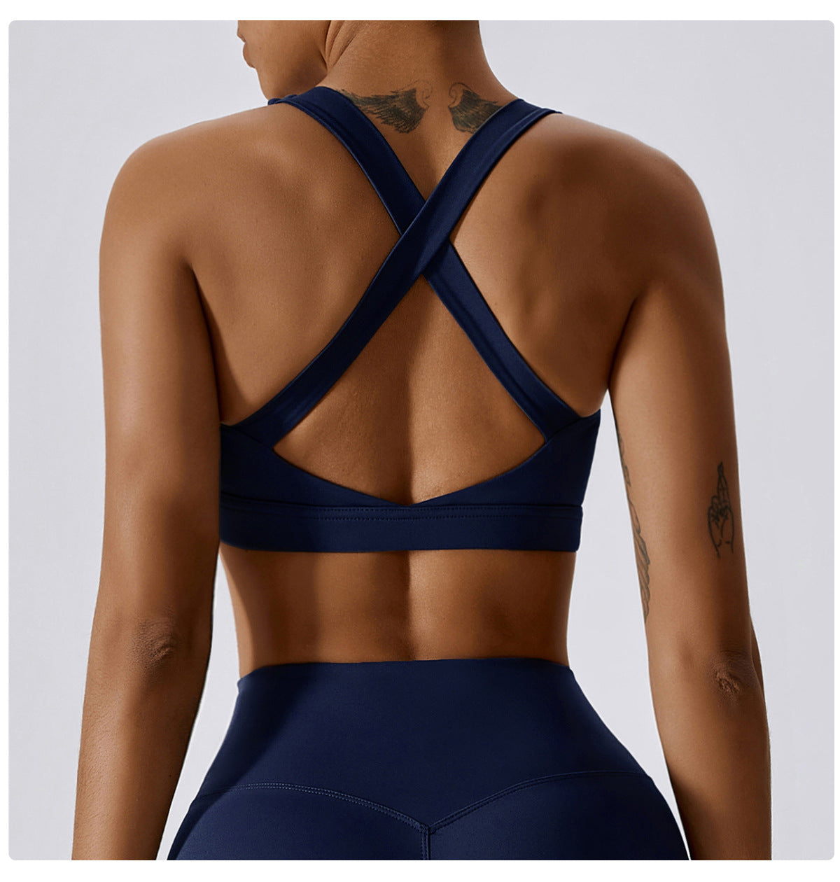supportive cross-back sports bra with removable padding. Made from 78% polyamide and 22% elastane for comfort, flexibility, and breathability. Perfect for gym, yoga, or daily activewear.