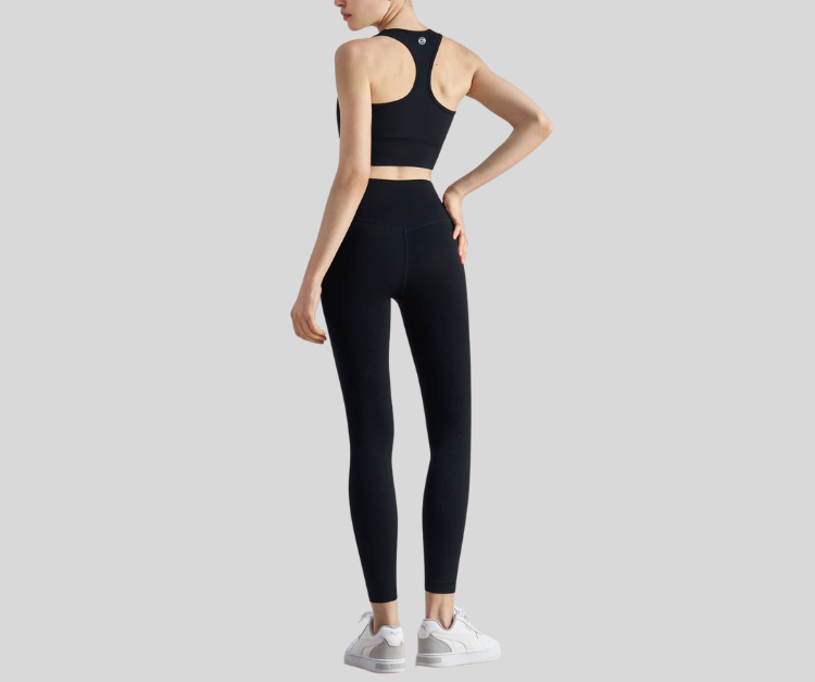 This racerback bra offers a supportive fit with a wide scoop neckline and stretchy, breathable fabric for all-day ease. The sleek, full-coverage design makes it a go-to for movement and style.